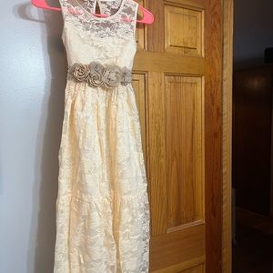 Brand new girls dress with detachable flower belt!
